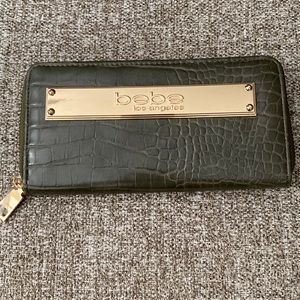 NWOT Abigail Croco Continental Wallet/Hunter Green